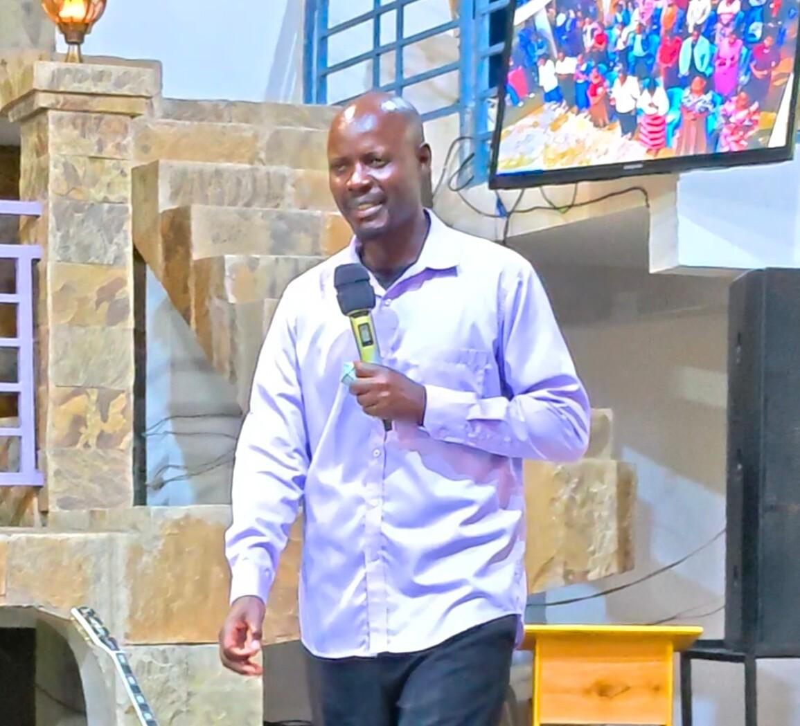 SUNDAY LIVE SERVICE